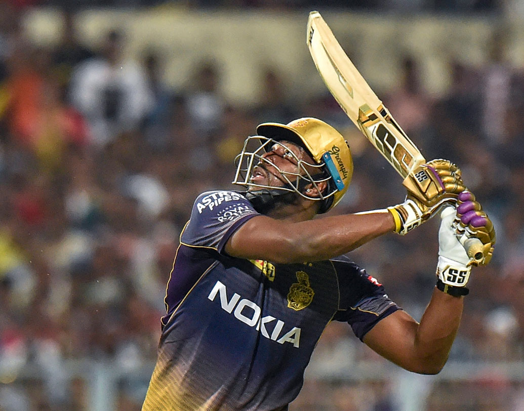 শুরু হয়েছিল রাসেল-ঝড়। কিন্তু, একেবারে বাউন্ডারি লাইনে দাঁড়িয়ে থাকা রাবাডা যে দক্ষতায় রাসেলের সপাটে মারা, প্রায় ছক্কা হতে বসা বলটাকে ক্যাচ পরিণত করলেন, তাঁর কোনও প্রশংসাই যথেষ্ট নয়।