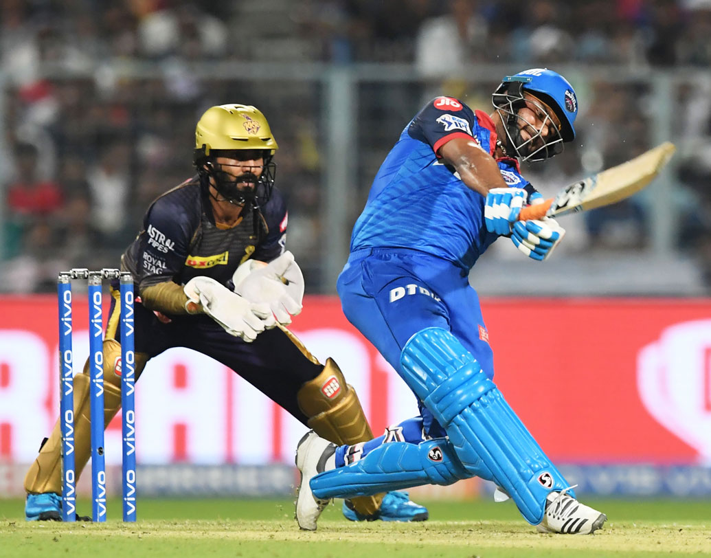 বিশ্বকাপের চূড়ান্ত দলে ঋষভ পন্থকে নেওয়ার জন্য অনেকেই সওয়াল করেছেন। তার মধ্যে সৌরভ গঙ্গোপাধ্যায় অন্যতম। দাদার পরামর্শে নতুন করে যেন পাওয়া যাচ্ছে পন্থকে। মহারাজের ঘরের মাঠও হতাশ করল না ভারতীয় দলের বাঁহাতি উইকেটরক্ষকটিকে।