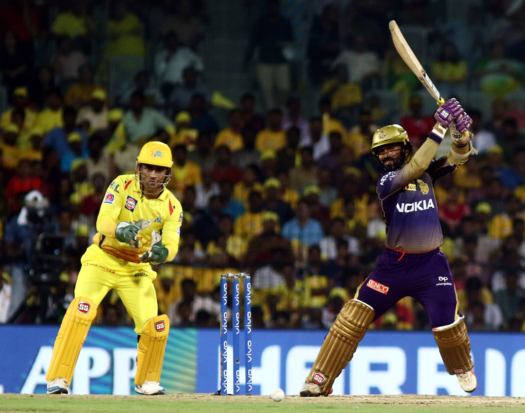 পাঁচ নম্বরে নামার কথা অধিনায়ক দীনেশ কার্তিকের। মাহির অভিজ্ঞতা বেশি হলেও তাঁর দলকে চাপে ফেলতে দীনেশের শীতল মস্তিষ্ক কাজে লাগবে বলেই মনে করছেন বিশেষজ্ঞরা। এ ছাড়াও উইকেটকিপার-ব্যাটসম্যান দলের বড় ভরসা।