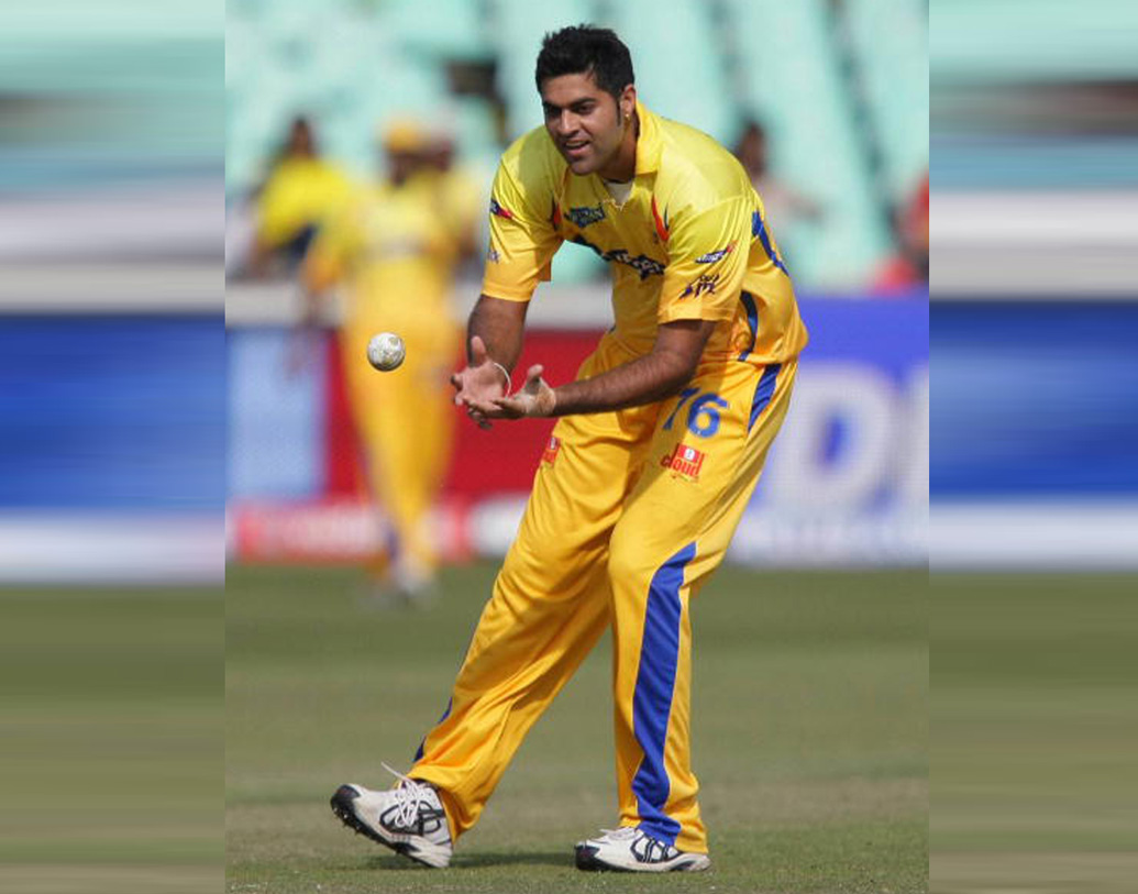 মনপ্রীত গোনি। চেন্নাই সুপার কিংসের হয়ে অভিষেক হয়েছিল এই ডানহাতি পেসারের। প্রথম আইপিএলে দুরন্ত পারফরম্যান্সে সবাইকে চমকে দিলেও ফর্ম ধরে রাখতে ব্যর্থ হন।