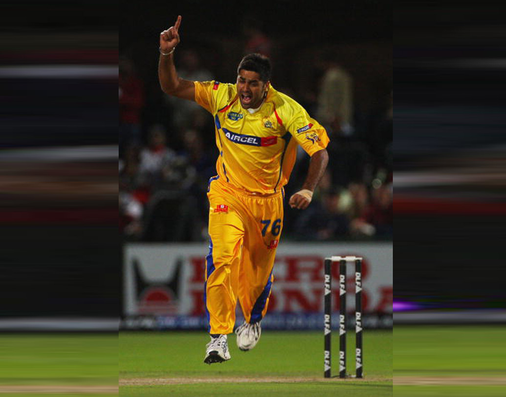 প্রথম শ্রেণির ক্রিকেটে তাঁর ডেবিউ হয় পঞ্জাবের হয়ে ২০০৭-২০০৮ সালে। ঘরোয়া ক্রিকেটে ভাল পারফরম্যান্সও ছিল। দেওধর ট্রফিতে সর্বোচ্চ উইকেটশিকারীও ছিলেন তিনি।