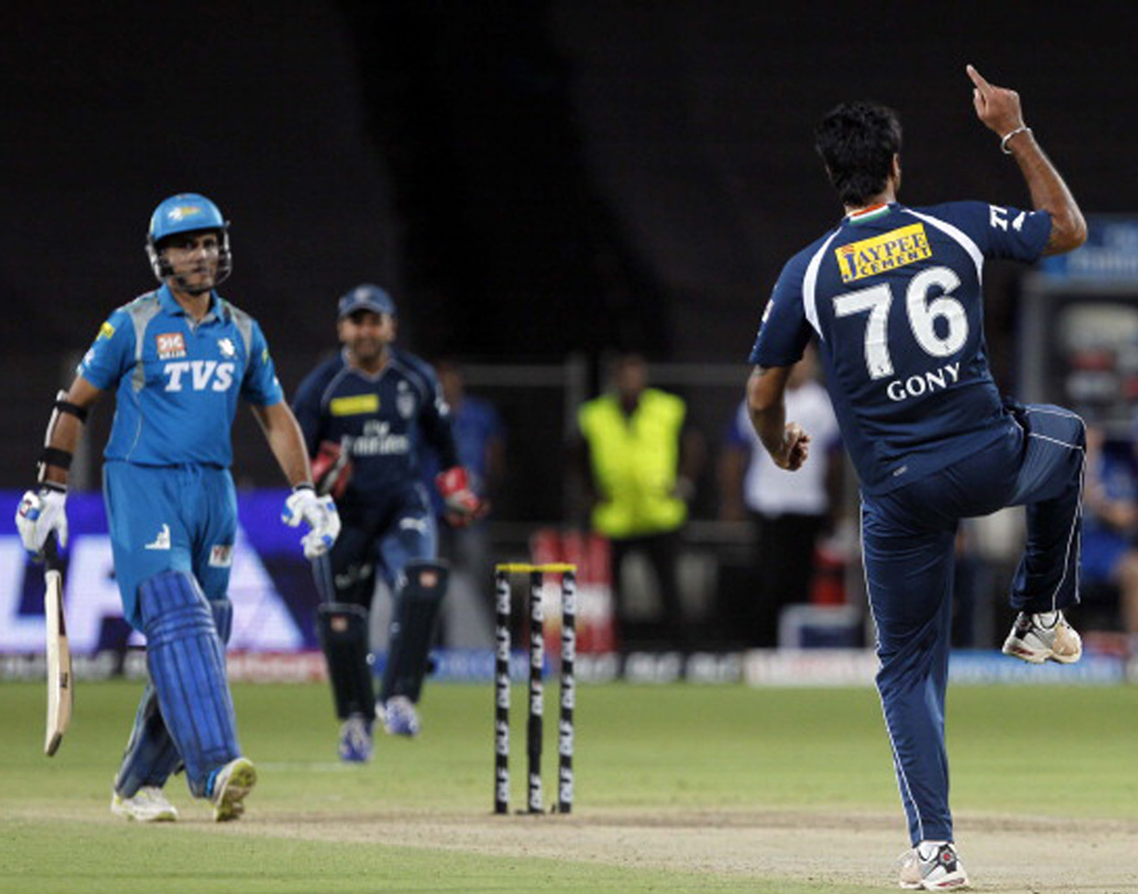 রঞ্জিতে ভাল খেললেও পরবর্তী আইপিএলগুলিতে একেবারেই ভাল খেলতে পারেননি। ডেকান চার্জার্সের হয়ে খেলার সময় রাহুল দ্রাবিড়ের উইকেট দখল করেছিলেন তিনি। পুণে ওয়ারিয়র্সের হয়ে সৌরভ গঙ্গোপাধ্যায় উইকেটও দখল করেন মনপ্রীত।