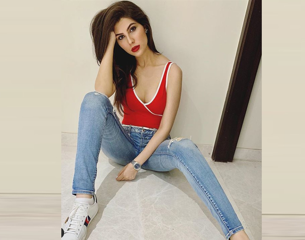 আন্তর্জাতিক এই সুপারস্টার শিরোনামে এসেছেন নওয়াজউদ্দিনের প্রেমিকা হিসাবে। কী ব্যাপার বলুন তো?