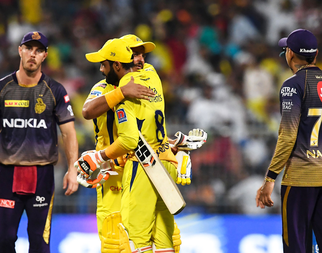 প্রথমত কলকাতা নাইট রাইডার্সের বোলিং শক্তি খুব একটা ভাল কাজ করছে এমনটা নয়। কোনও ম্যাচে কুলদীপ ভাল খেলছেন, কোনও ম্যাচে হ্যারি গার্নি, কখনও বা সুনীল নারাইন। বোলিং স্তম্ভের প্রত্যেকেই ধারাবাহিক ভাবে ভাল খেললে এতটা সমস্যায় পড়তে হত না।