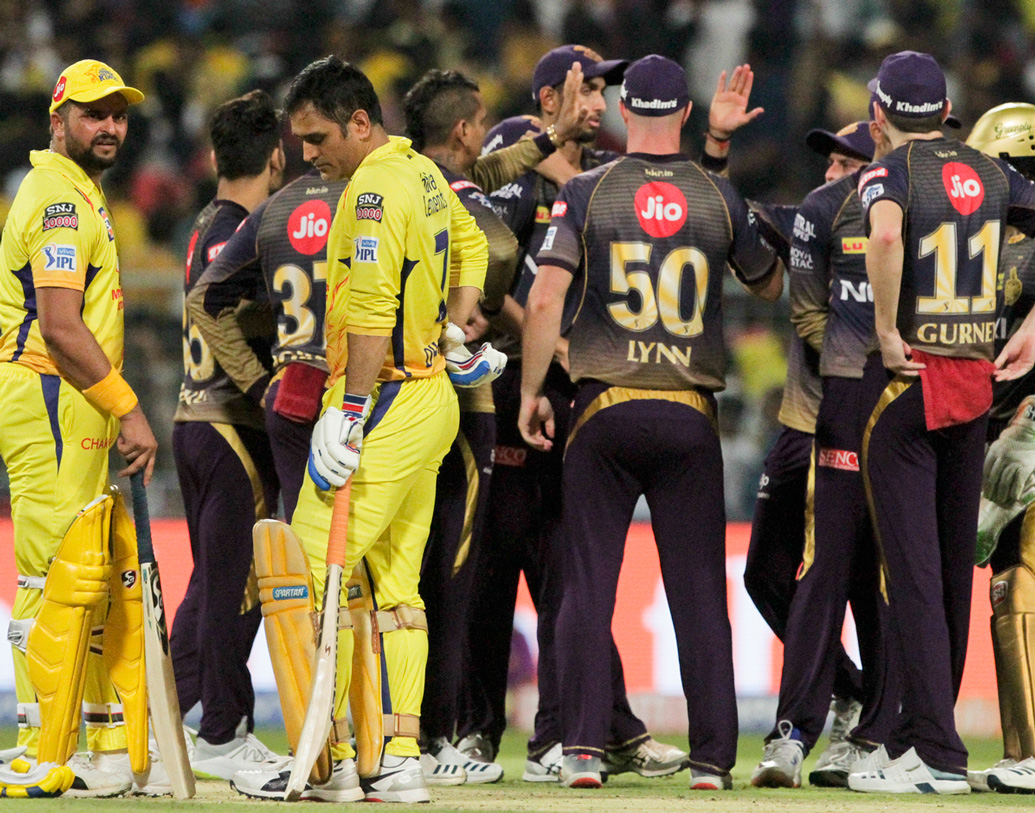 অধিনায়ক হিসাবে দীনেশ কার্তিক শেষ কয়েকটা ম্যাচে একেবারেই ব্যর্থ। দল সাজাতে ভুল হয়ে যাচ্ছে।