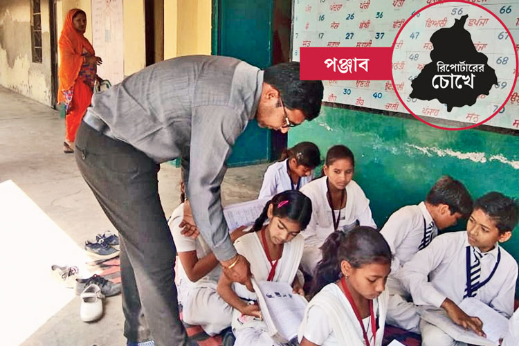 বিএসএফের সাহায্যে ভোল পাল্টেছে মুহর জামশের গ্রামের স্কুল। —নিজস্ব চিত্র।