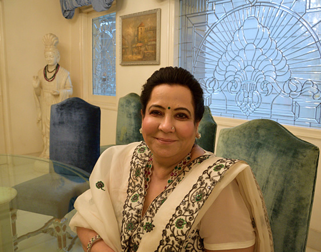 ‘বিদাই’ নামে ছবি মুক্তির আগে জিতেন্দ্র শোভাকে কথা দেন, এটি হিট করলেই বিয়ে করবেন তাঁরা।