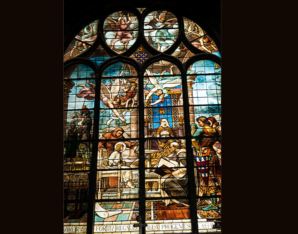 গির্জার সম্পূর্ণ গঠন তৈরি শেষ হয়েছিল ১৩৪৫ সালে। অর্থাৎ একটা গির্জা প্রায় ২০০ বছরের কাছাকাছি সময় নিয়েছে শুধু তৈরি হতেই। পৃথিবীর প্রাচীনতম ক্যাথিড্রালের মধ্যে অন্যতম এটি। গির্জার অনন্য নকশার গ্লাস পেন্টিং দেখতেও ভিড় করেন দর্শকরা।