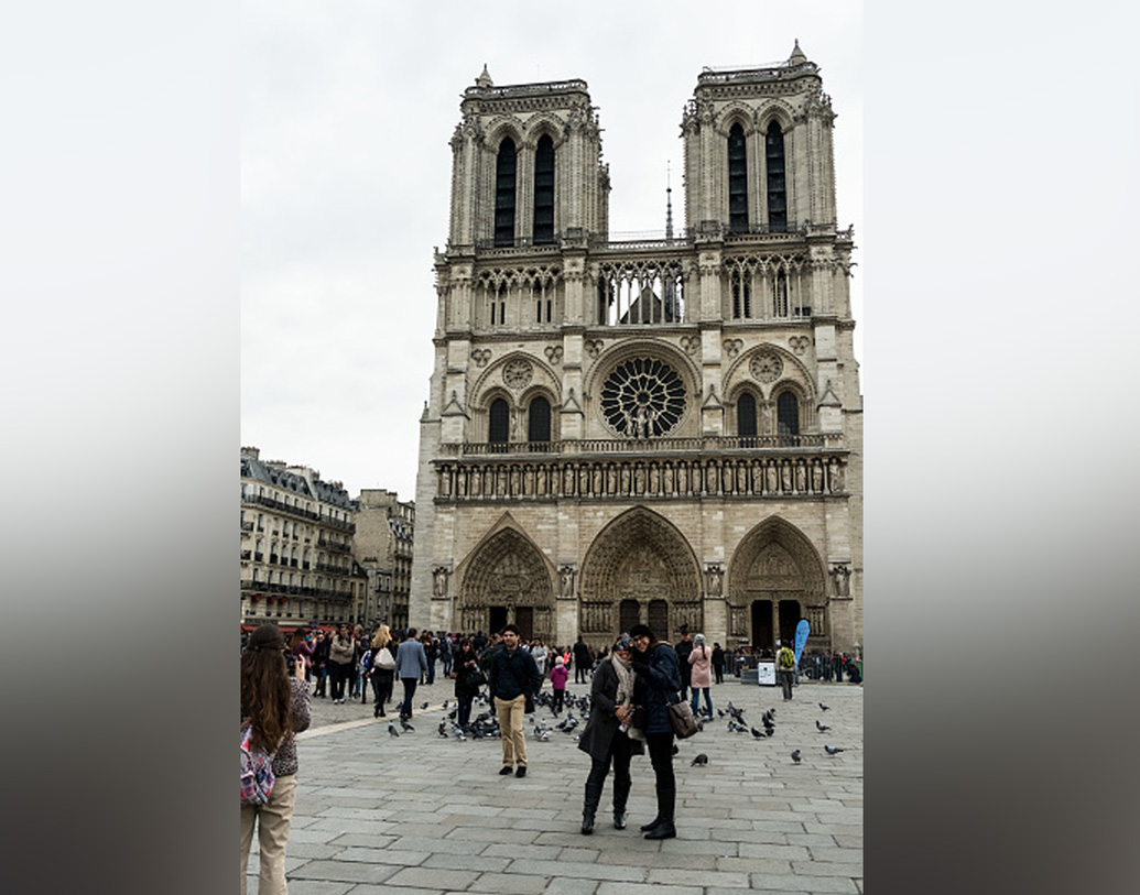 ফরাসি বিপ্লবেরও সাক্ষী এই গির্জা। আসলে ১৭৯০ সাল নাগাদ বিপ্লবের কারণে নানা গাফিলতির কারণেও গির্জাটির ক্ষতি হয়েছিল। তাই সবমিলিয়ে এটি আবারও ঠিক করতে এত বছর সময় লেগে যায়।