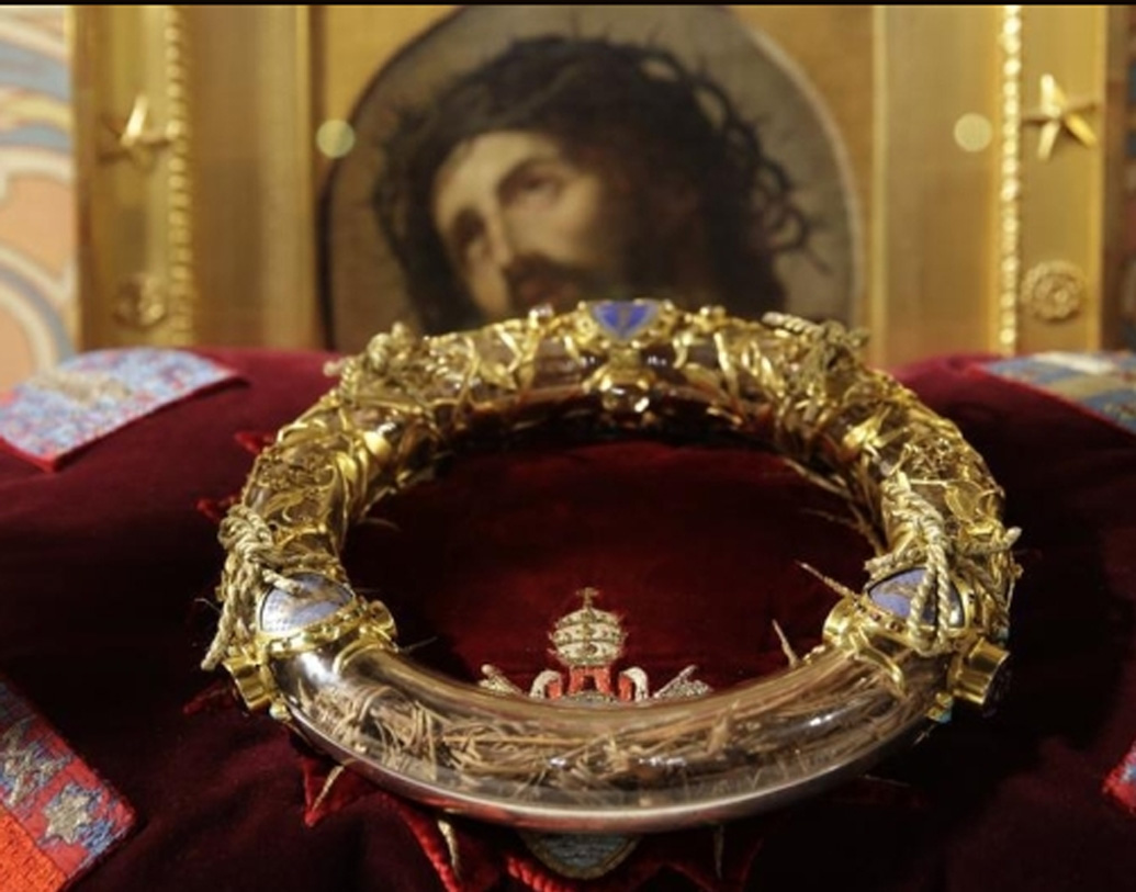 জিশু খ্রিস্টের কাঁটার মুকুট রয়েছে এখানেই, ক্রুশবিদ্ধ অবস্থায় তিনি যেটি পরেছিলেন। এমনটাই জানান কলম্বিয়া বিশ্ববিদ্যালয়ের অধ্যাপক স্টিফেন মুরে।