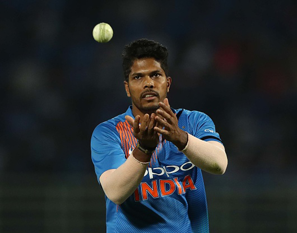 উমেশ যাদব: ভারতীয় পেস আক্রমণ যাঁদের নিয়ে স্বপ্ন দেখেছে, তাঁদের মধ্যে উমেশ অন্যতম। যদিও শেষ পর্যন্ত বুমরা-ভুবি-শামির দাপটে সুযোগ পাননি। বিকল্প হিসেবে উমেশ অবশ্যই পছন্দের মধ্যে থাকবেন।
