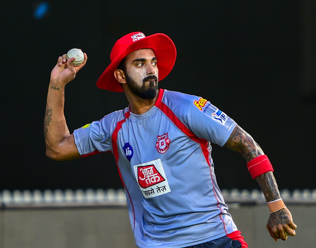 ১৭ বছর বয়সে বেঙ্গালুরুর ইউনাইটেড ক্রিকেট ক্লাবের হয়ে খেলতে শুরু করেন তিনি। কর্নাটকের হয়ে অনূর্ধ্ব ১৩,১৫,১৭,১৯, এমনকি অনূর্ধ্ব ২৩ দলেও খেলেছেন রাহুল একের পর এক ম্যাচ। পারফরম্যান্সও ছিল বেশ ভাল। সেই সময়ের কোচ জয়ারাজের থেকে এখনও পরামর্শও নেন তিনি।