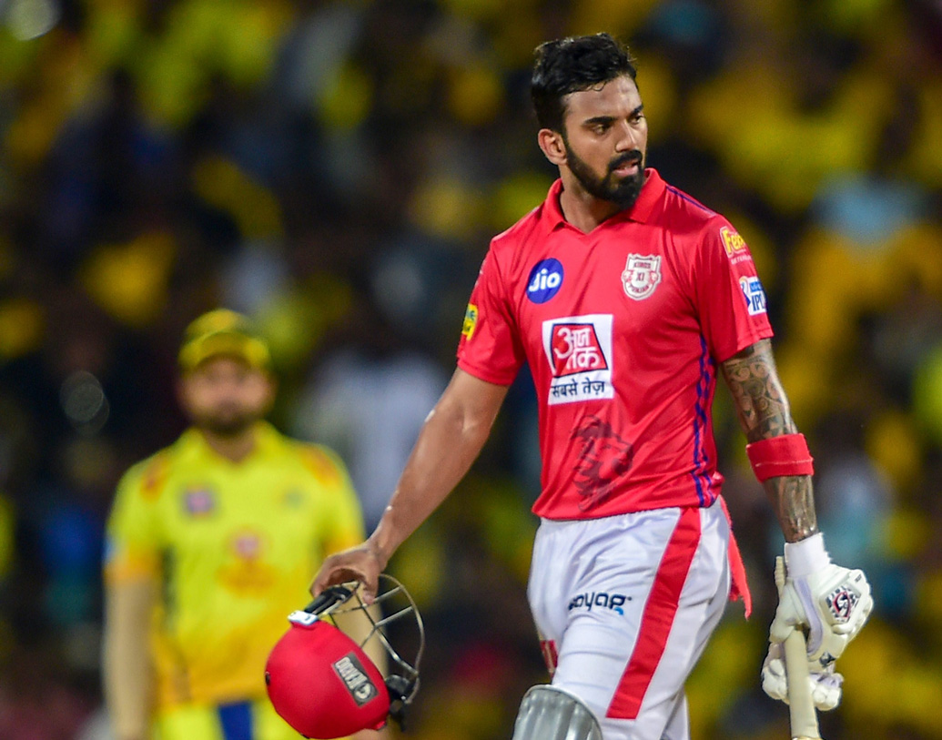 ২০১০ সালে কর্নাটকের হয়ে প্রথম শ্রেণির ক্রিকেটে ডেবিউ হয় তাঁর। পঞ্জাবের বিরুদ্ধে প্রথম ম্যাচেই ৬১ রান করে নজর কেড়েছিলেন রাহুল।