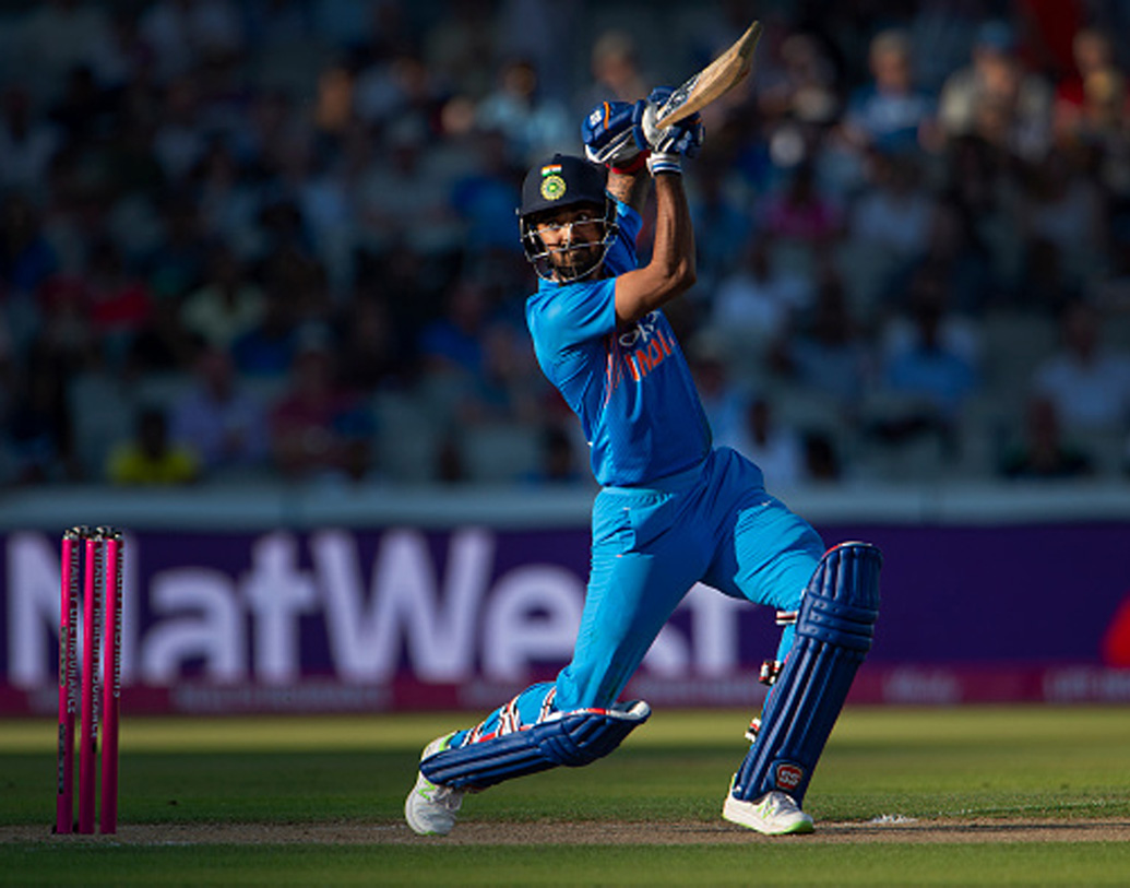 ২০১৪-২০১৫ সালে রঞ্জি ট্রফি খেলার সময় উত্তরপ্রদেশের বিরুদ্ধে কর্নাটকের হয়ে ৪৪৮ বলে ৩৩৭ রান করেন তিনি। রাহুলই কর্নাটকের প্রথম ব্যাটসম্যান যিনি প্রথম শ্রেণির ক্রিকেটে ত্রিশতক পূর্ণ করেছেন। আর সর্বোচ্চ ব্যক্তিগত স্কোরের দিক থেকে রঞ্জি ট্রফিতে তাঁর ৩৩৭ রান রয়েছে আট নম্বরে।