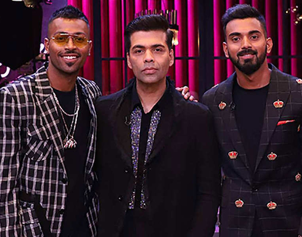 কর্ণ জোহরের সঙ্গে একটি শো’য়ে মহিলাদের নিয়ে আপত্তিকর মন্তব্যের কারণেই রাহুল ও হার্দিক পাণ্ড্যকে দল থেকে বাদ দেওয়া হয়। তবে সব বিতর্কের অবসান ঘটিয়ে যোগ্যতা প্রমাণ করেছেন। ফিরেছেন দলে। বিশ্বকাপে তৃতীয় ওপেনার হিসাবে কতটা সফল হন রাহুল, সেটাই এখন দেখার।