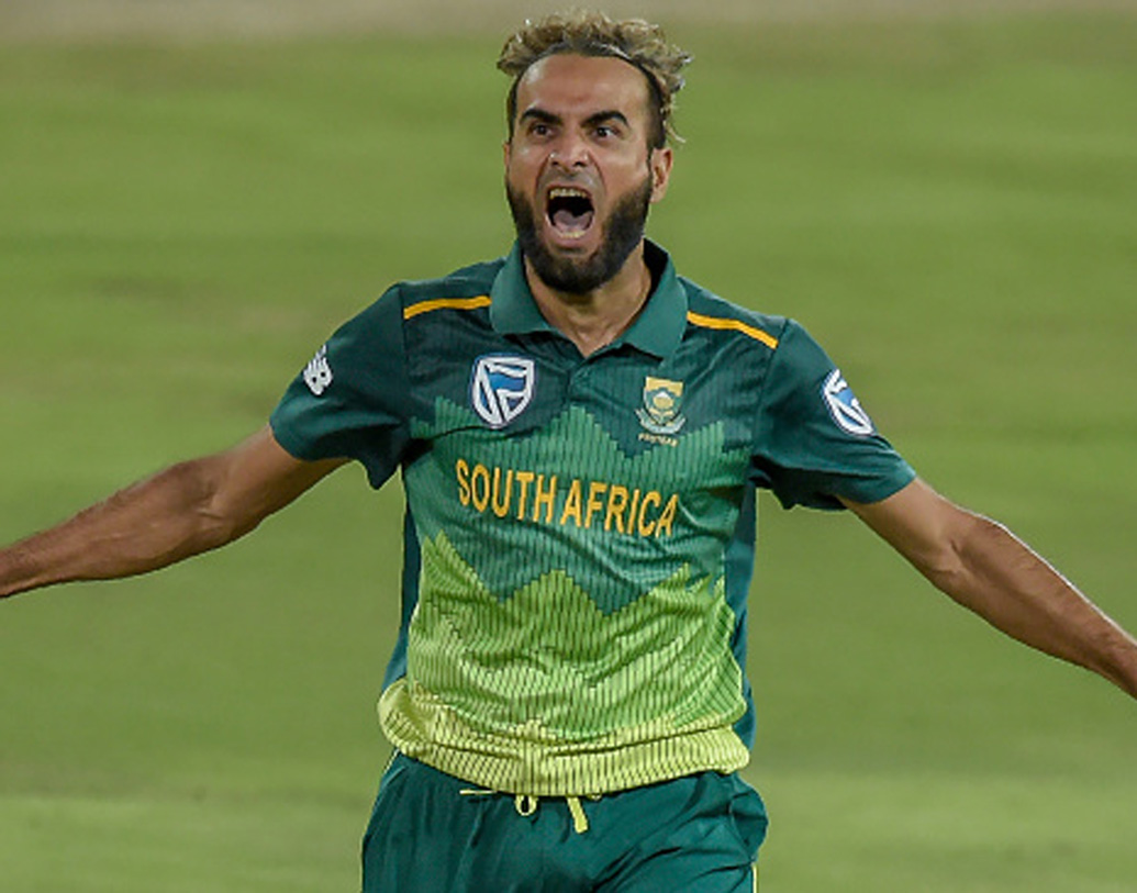 পাকিস্তান ছেড়ে দক্ষিণ আফ্রিকা যাওয়ার রাস্তাটা কিন্তু মারাত্মক কঠিন ছিল। প্রায় ২৫টি দলের হয়ে খেলেছেন তিনি। ইংল্যান্ডে চারটি দলের হয়ে কাউন্টিও খেলেছেন। দক্ষিণ আফ্রিকার তিনটি ফ্যাঞ্চাইজির হয়েও খেলেন ইমরান।