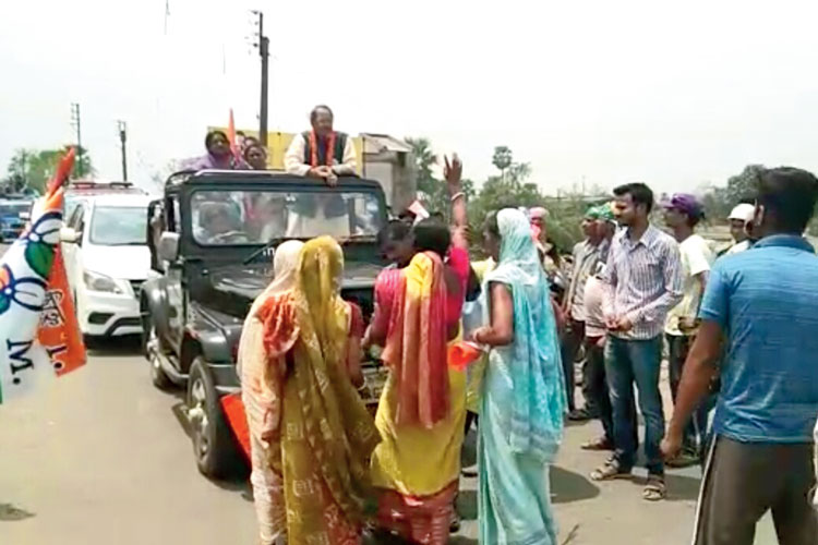 Lok Sabha Election 2019: People demands drinking water to Subrata Mukherjee 