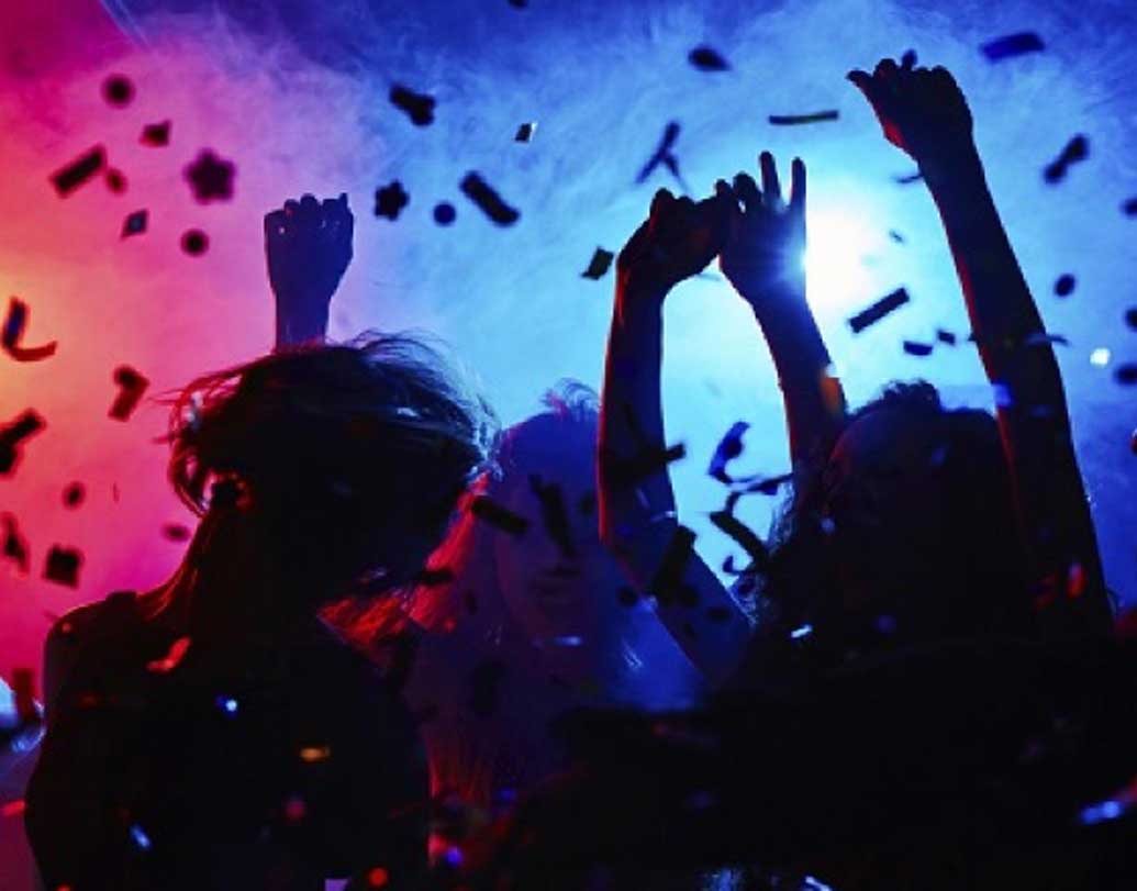 এলএসডি: এটি এমন একটি মাদক যা কঠিন ও তরল দুই অবস্থাতেই পাওয়া যায়। অনেক দেশেই এটা নিষিদ্ধ করা হয়েছে। কিন্তু রেভ বা নাইটি পার্টিগুলোতে এর ব্যবহার ব্যাপক। এটি একটি স্নায়বিক উত্তেজনা বর্ধক মাদক।