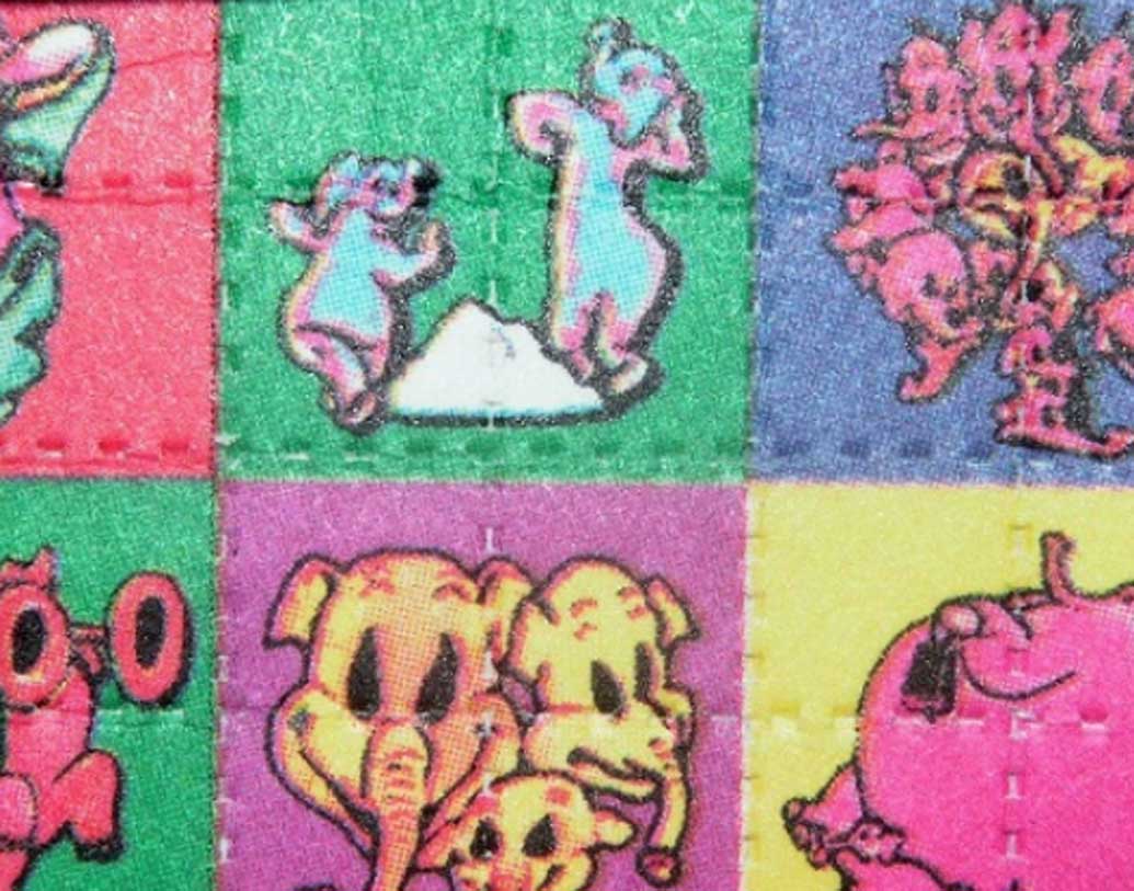 এর এক লিটার তরল ১৮ হাজার মানুষকে নেশাগ্রস্ত করতে পারে। ১৯৬০ সালের দিকে এই মাদকটি জনপ্রিয় হয়। এর ক্ষতির দিক বিবেচনা করে ১৯৭১ সালে অনেক দেশেই নিষিদ্ধ করা হয় এই মাদক। এর এক লিটারের দাম আনুমানিক ৩০ লক্ষ টাকা।