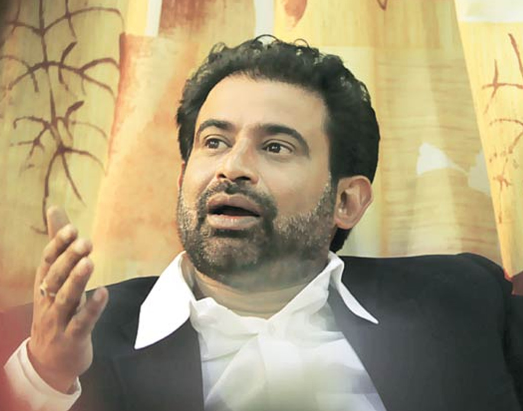 চেতন শর্মা: ১৯৮৭ সালের ২১ অক্টোবর। হ্যাটট্রিক করে বিশ্ব ক্রিকেটের ইতিহাসে নাম লিখিয়ে ফেলেছিলেন তিনি। বর্তমানে তিনি ক্রিকেট বিশেষজ্ঞের কাজ করেন। ক্রিকেট অ্যাকাডেমিও রয়েছে তাঁর।