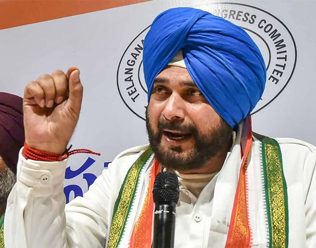 নভজোত সিংহ সিধু: বর্তমানে পঞ্জাবের মন্ত্রী। কংগ্রেসের হয়ে লোকসভা নির্বাচনেও জিতেছেন এই বিশ্বকাপার। ধারাভাষ্যকার, ক্রিকেট পরামর্শদাতা, ‘মোটিভেশনাল স্পিকার’ সিধু, এমনটাই বলছে তাঁর টুইটার অ্যাকাউন্ট।