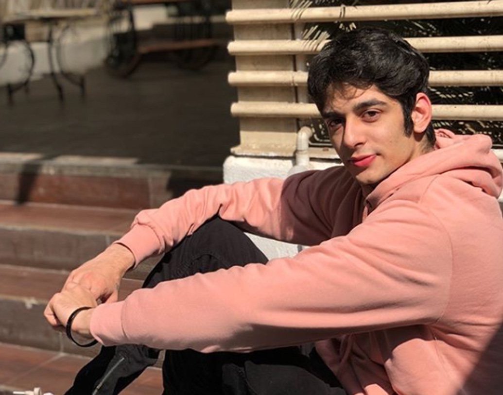 নীল দেওয়ান নামের ছেলেটির সঙ্গে স্কুল জীবন থেকেই আলাপ খুশি এবং আলিয়ার।