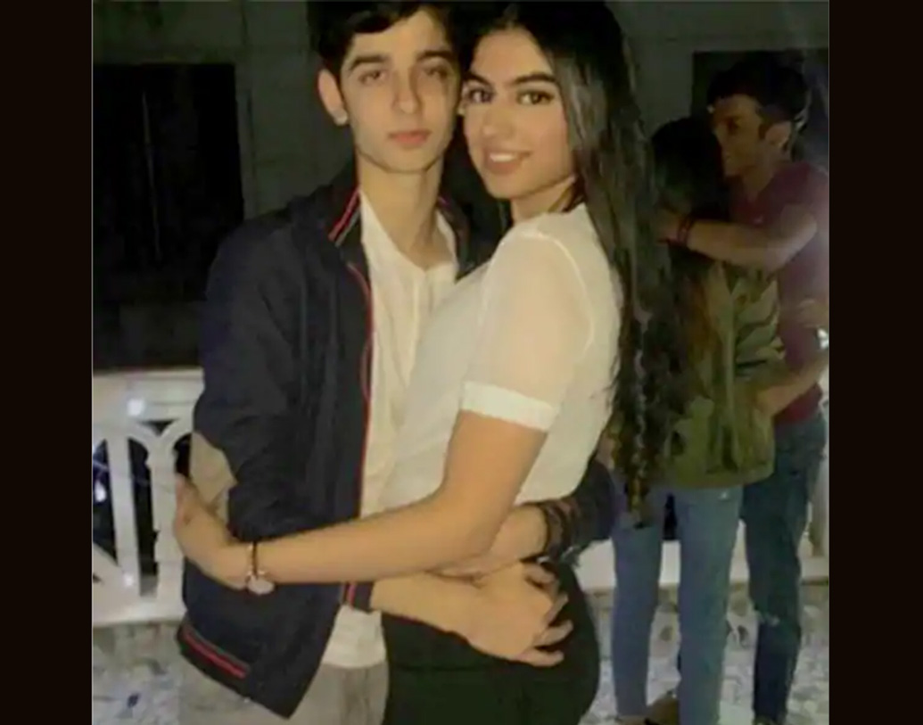 খুশি প্রস্তুতি নিচ্ছেন বলিউডে আসার। নাচ ও অভিনয়ে মন দিচ্ছেন ফ্যাশনিস্তা। শুধু সময়ের অপেক্ষা। তবে পড়াশোনাটাও চলছে একই সঙ্গে। নীলের সঙ্গে তিনি পার্টি বা লং ড্রাইভে যাচ্ছেন, এমন খবরও প্রকাশিত হয়।