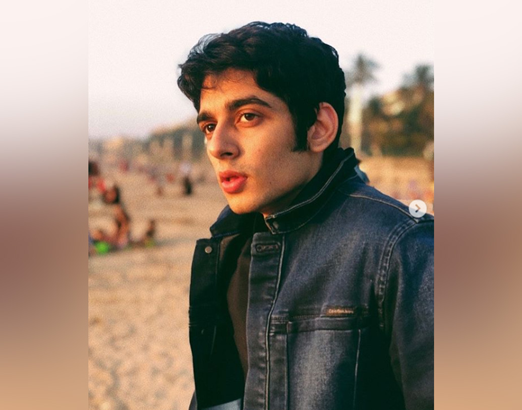 নীল দেওয়ান ব্যবসায়ী পরিবারের সন্তান। ইনস্টাগ্রামের একজন সেলেব বলা হয় তাঁকে। দিল্লিতে তাঁদের আদি বাড়ি, এমনটাই প্রকাশিত হয়েছিল সর্বভারতীয় সংবাদমাধ্যমে।