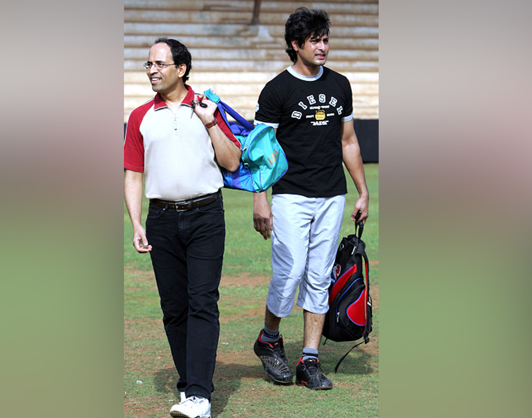 শিন বোনে টিউমারের জন্য ক্রিকেটকে বিদায় জানাতে বাধ্য হন ডানহাতি এই অলরাউন্ডার সলিল আঙ্কোলা।