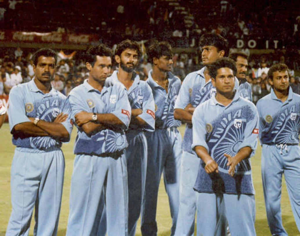 করাচিতে পাকিস্তানের বিরুদ্ধে ম্যাচে টেস্টে অভিষেক হয় তাঁর। ১২৮ রানে ২ উইকেট পান তিনি।