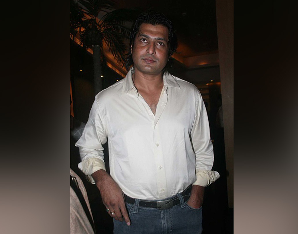 এক সময় মাদকাসক্ত হয়ে পড়েছিলেন সলিল। রি-হ্যাবেও থাকতে হয়েছিল তাঁকে। ধীরে ধীরে সুস্থ হয়ে ওঠেন তিনি। প্রযোজনা সংস্থাও খুলেছেন নিজের।