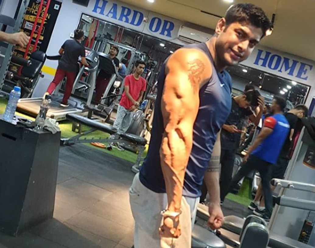 প্রথমে বন্ধুত্ব থাকলেও পরে তা সিরিয়াস সম্পর্কে পরিণত হওয়ায় বিয়ের সিদ্ধান্ত, টলিউডে শোনা যাচ্ছে এমনটাই। রোশন নাকি অত্যন্ত ভাল মানুষ, বেড়াতে ভালবাসেন আর পরিবারের সঙ্গেই থাকতে চান। তাই শ্রাবন্তী তাঁকে পছন্দ করেছেন।