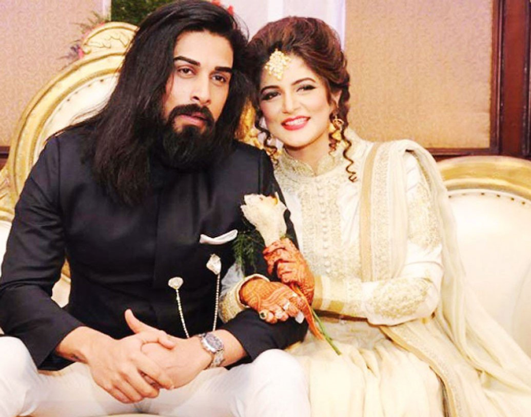 রাজীবের সঙ্গে বিচ্ছেদের পরে শ্রাবন্তীর সম্পর্ক হয় মডেল কৃষ্ণ ব্রজের সঙ্গে। মহাসমারোহে বিয়েও করেন তাঁরা।  