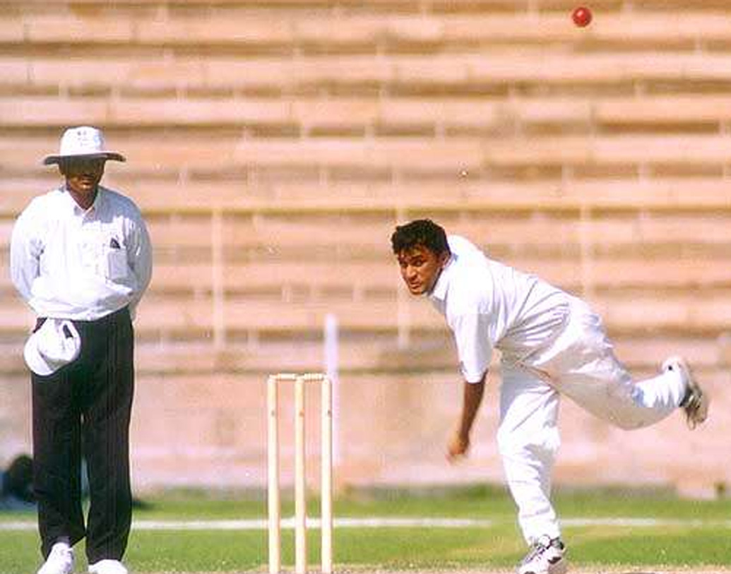 ১০টি ম্যাচে ১০ ইনিংসে ৮৩ ওভার বল করে ১০টি উইকেট পেয়েছিলেন মোট। শারজাতে কোকা কোলা কাপের ফাইনালে অস্ট্রেলিয়ার ব্যাটসম্যানরা বাঁ হাতি এই অর্থোডক্স স্পিনারকে খেলতে বেশ সমস্যায় পড়েছিলেন।