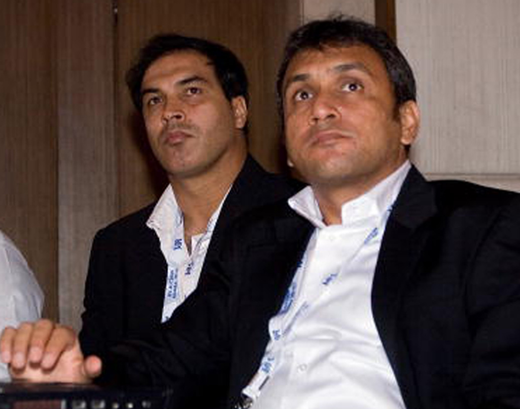 একটি মাত্র টেস্ট খেলে ৭৮ রান দিয়ে ২ উইকেট পেয়েছিলেন তিনি। মুম্বইয়ে ২০০০-২০০১ সেশনে অস্ট্রেলিয়ার বিরুদ্ধে সেই টেস্ট খেলার পর তিনি আর সুযোগ পাননি। ১০ উইকেটে সেই টেস্টে হেরে গিয়েছিল ভারত।