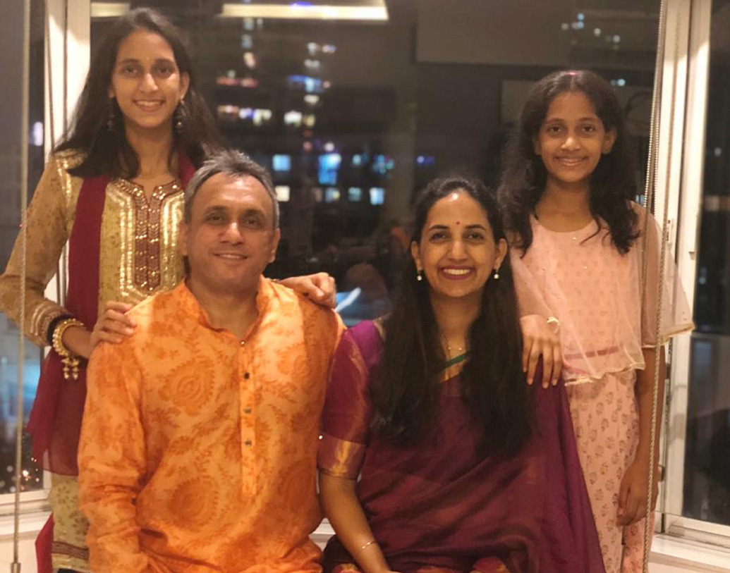 রাহুলের স্ত্রী ও দুই কন্যা রয়েছে। বর্তমানে মুম্বইয়ে থাকেন তিনি।