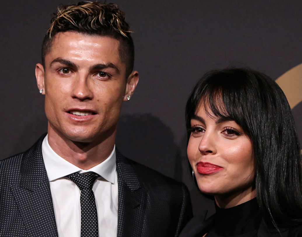 ফিফার সেরা ফুটবলারদের পুরস্কারের অনুষ্ঠানেও দেখা গিয়েছে তাঁদের। পরবর্তীতে রোনাল্ডোর ম্যাচে তাঁকে চিয়ার আপ করতেও যেতেন জর্জিনা।