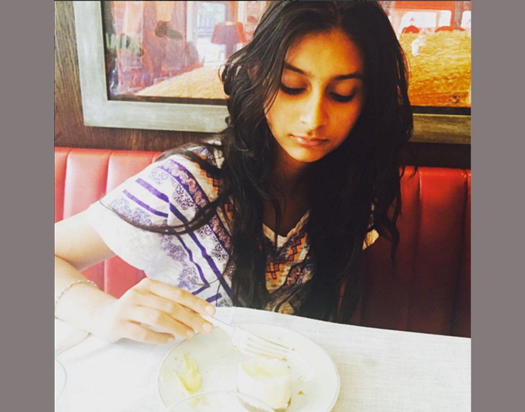 বাবা-মায়ের বিচ্ছেদের পর মা মেহর জাসিয়ার সঙ্গেই থাকেন তিনি।