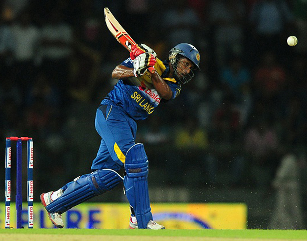 জীবন মেন্ডিস, অলরাউন্ডার: চার বছর ধরে ওয়ানডে ক্রিকেটের সঙ্গে সম্পর্ক নেই মেন্ডিসের। ৫৪টি একদিনের ম্যাচে ৬০৪ রান করেছেন তিনি। মনে করা হচ্ছে, অভিজ্ঞতার কারণেই দলে এসেছেন এই বাঁহাতি।