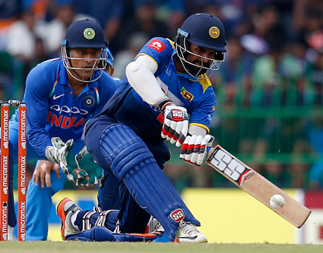 লাহিরু থিরিমানে, ব্যাটসম্যান: দু’নম্বরে খেলানো হতে পারে তাঁকে। তবে তিন কিংবা চারেও তিনি স্বচ্ছন্দ। তবে প্রায় আড়াই বছর তিনি একদিনের ম্যাচ খেলেননি। দলে অন্তর্ভুক্ত করা নিয়ে বিতর্ক রয়েছে। ১১৭ ম্যাচে ২৯৪৬ রান করেছেন অভিজ্ঞ এই ক্রিকেটার।