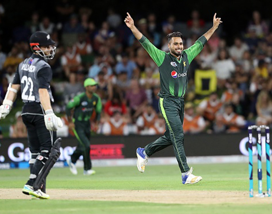 ফাহিম আশরাফ, বোলিং অলরাউন্ডার: ২০টি একদিনের ম্যাচে ৭৮৮ বলে ৬০০ রান দিয়ে পেয়েছন ১৯টি উইকেট। পিঞ্চহিটার হিসাবে দক্ষ ফাহিম ব্যাটটাও খারাপ করেন না।