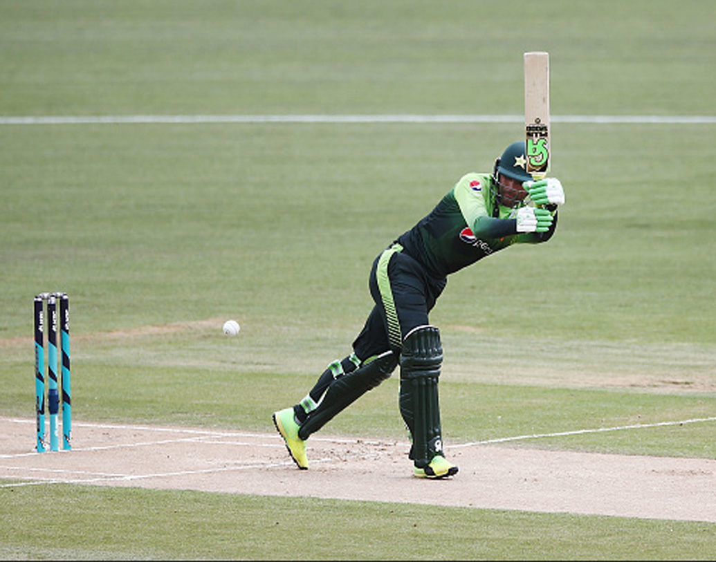 ফখর জামান, বাঁ হাতি ব্যাটসম্যান: ওপেনারদের মধ্যে অন্যতম ভরসা তিনিও। ব্যাট হাতে ঝড় তুললে বিপক্ষ বোলাররা দাঁড়াতেই পারবেন না জামানের সামনে, বিশেষজ্ঞরা বলছেন এমনটাই। ৩১টি একদিনের ম্যাচে মোট রান ১৪৪২।