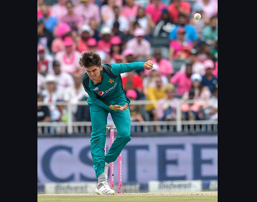 শাহিন শাহ আফ্রিদি, পেসার: মাত্র ১৯ বছরের এই তরুণ ১০টি একদিনের ম্যাচে ১৯টি উইকেট নিয়ে নজর কেড়েছেন নির্বাচকদের। প্রাক্তন ক্রিকেটার রিয়াজ আফ্রিদির ভাই তিনি।