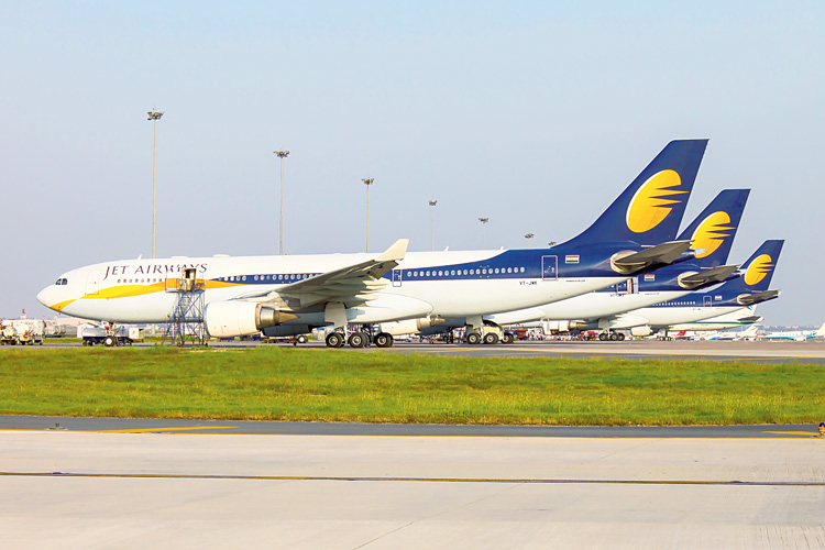 সিবিআইয়ের এফআইআরে অভিযোগ করে, জেট এয়ারওয়েজ় (ইন্ডিয়া) লিমিটেড (জেআইএল)-এর নমুনা চুক্তিতে উল্লেখ করা রয়েছে যে জেনারেল সেলিং এজেন্টদের (জিএসএ) খরচ জিএসএ-র নিজেকেই বহন করতে হবে। দেখা গিয়েছে জেট জিএসএ-র নামে ৪০৩ কোটি টাকার যে খরচ দেখিয়েছে তা সঙ্গতিপূর্ণ নয়। এর পাশাপাশি ব্যক্তিগত খরচেও জেটের টাকা ব্যবহার করেছেন নরেশ।