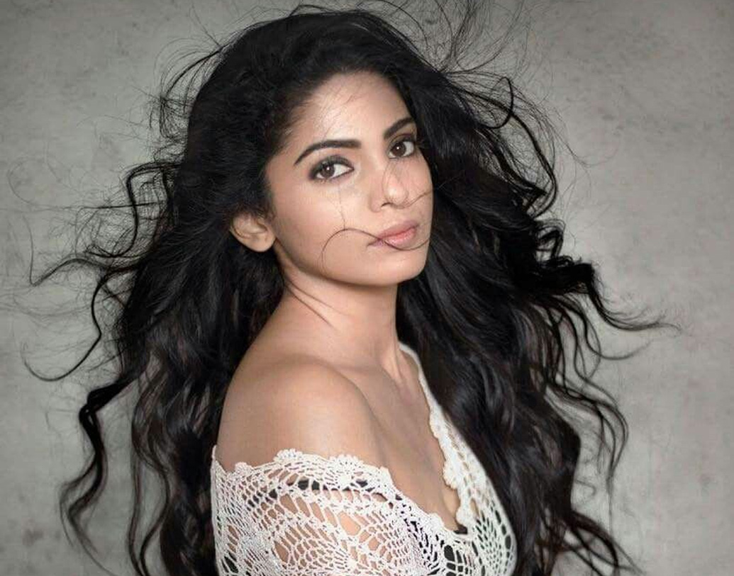 পূজা সবন্ত নামের এই অভিনেত্রী মূলত মরাঠী ছবিতেই অভিনয় করেন। তবে হিন্দি ছবিতেও তাঁকে দেখা গেল।