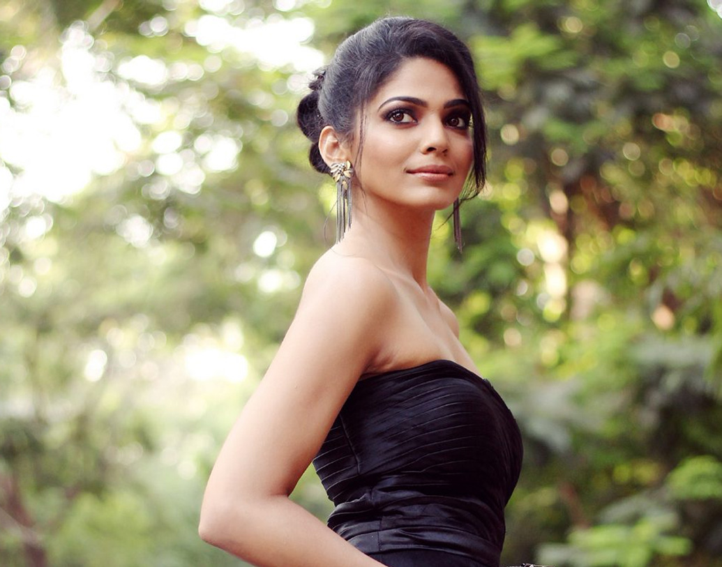 মুম্বইয়ের দাদরের স্কুলে পড়াশোনা করেছেন পূজা সবন্ত নামের এই নায়িকা। পরবর্তীতে বিজ্ঞান নিয়ে পড়াশোনা করেন। ভর্তি হন ওয়াডালার এমআইডব্লুএস কলেজে।