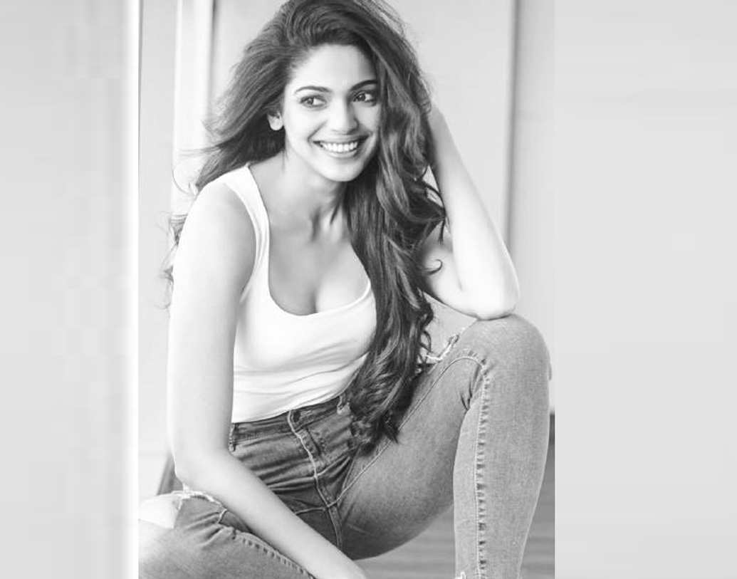 শুধু অভিনয় নয়, বেসরকারি চ্যানেলের একটি শোয়ে সঞ্চালনার কাজেও সুনাম অর্জন করেছেন পূজা। মরাঠী রিয়্যালিটি শোয়ের এক জন তারকাও তিনি। কিন্তু তাঁকে সবাই স্ত্রী মাহুত বলছেন কেন?