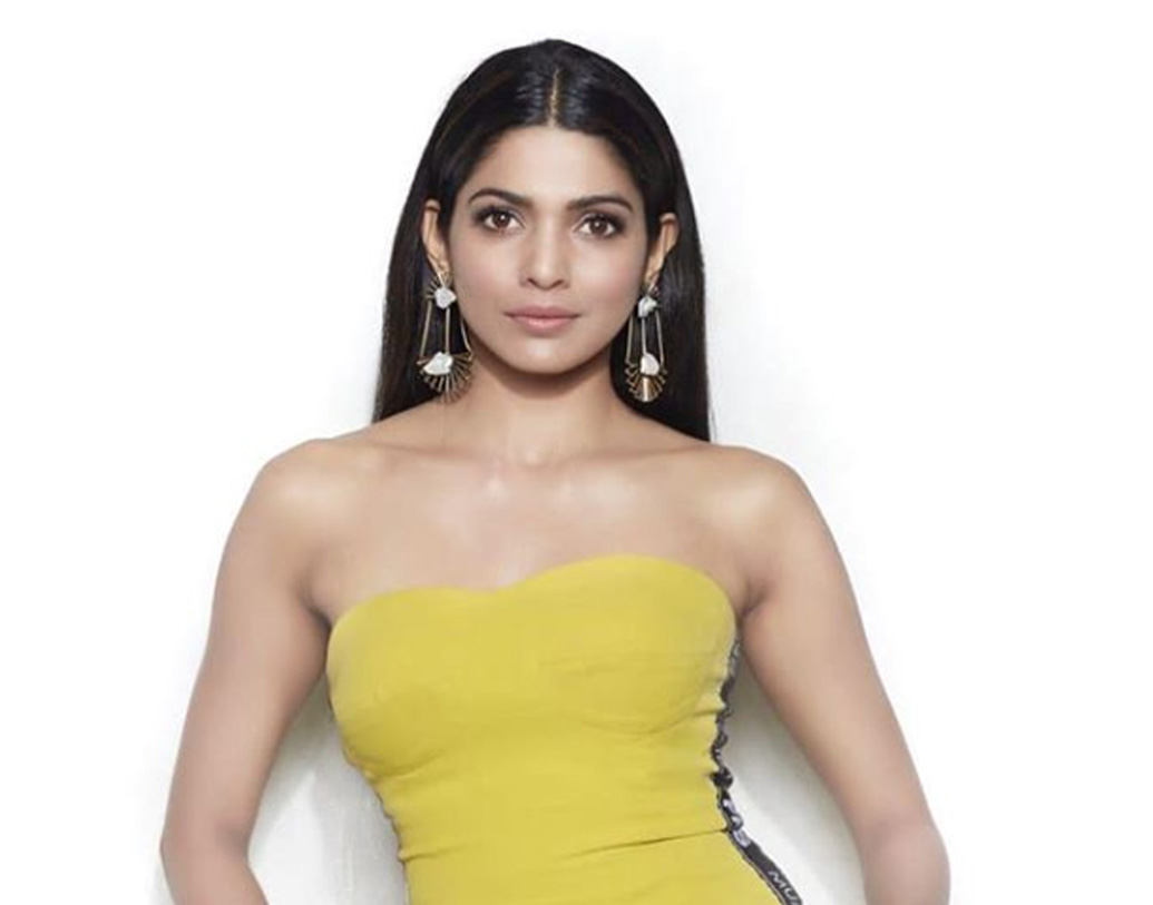 শুধু ছবিতেই নয়, বাস্তবেও পশুপ্রেমী এই নায়িকা। সামাজিক কাজকর্মের সঙ্গেও যুক্ত তিনি।