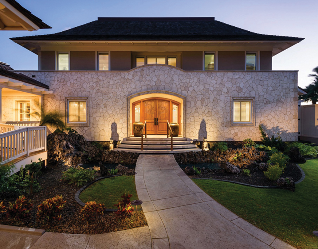 মাড বিল্ডিং, সাসটেনেবল আর্কিটেকচার নিয়ে পড়াশোনা করেন তাঁরা। আবহাওয়া অনুযায়ী বাড়ির নকশা তৈরি করতে হয়, এটাও তাঁরা বুঝতে পারেন। তাই কাঠ আর লাল ল্যাটেরাইট মাটি ব্যবহার শুরু করেন। (প্রতীকী ছবি)