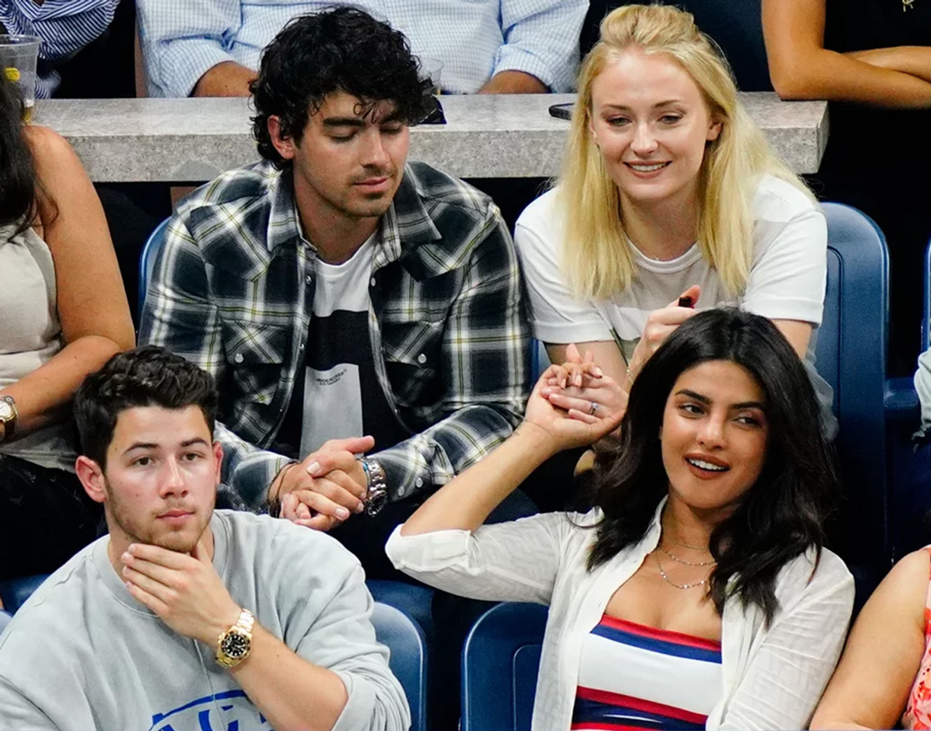 ‘গেম অব থ্রোনস’ তারকা সম্প্রতি স্পষ্ট করে দিয়েছেন, প্রিয়ঙ্কা-নিকের বিয়ের সঙ্গে কোনও রকম প্রতিযোগিতায় যেতে তিনি রাজি নন। একই বাড়ির দুই বিয়ে নিয়ে তুলনা করার প্রশ্নই আসছে না।